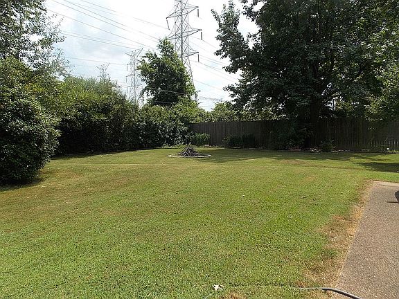 2nd image of 1274 Yorkshire Dr