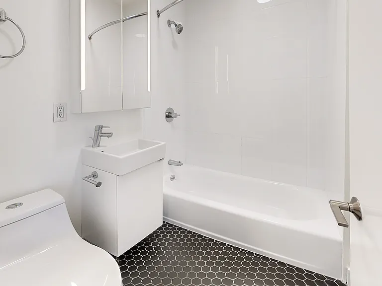 812 Eddy St #405 — Photo 10
