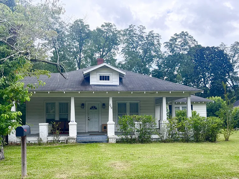 208 Donaldson St — Photo 1