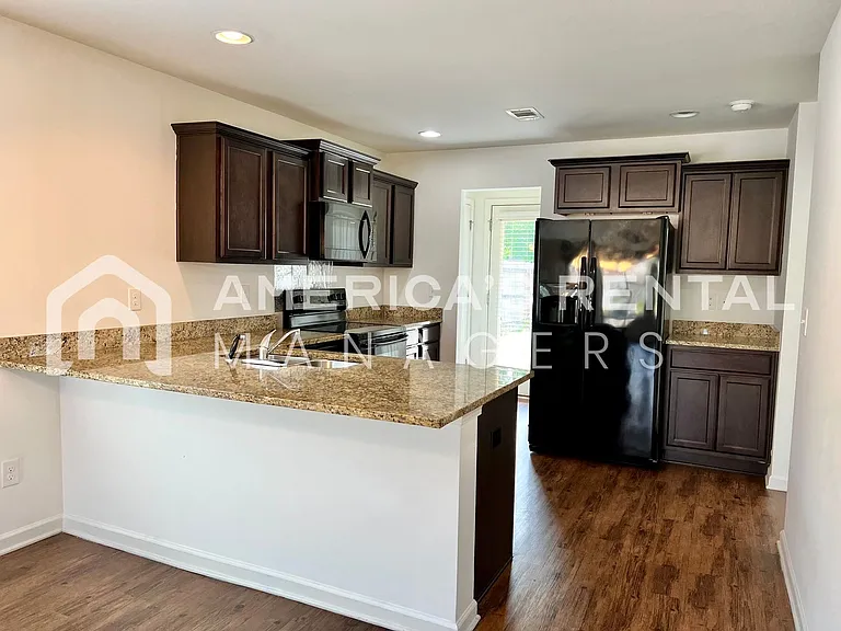 16406 Waterbury Ln — Photo 4