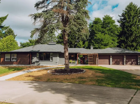 5410 West Pleasant DRIVE, Mequon, WI 53092