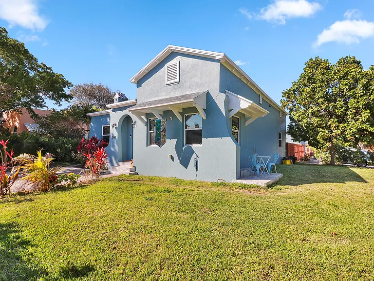 301 Hawthorne Dr — Photo 6