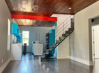 221 W Montana Ave, Dallas, TX