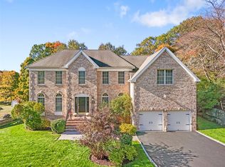 14 Red Oak Ln, Cortlandt Manor, NY 10567