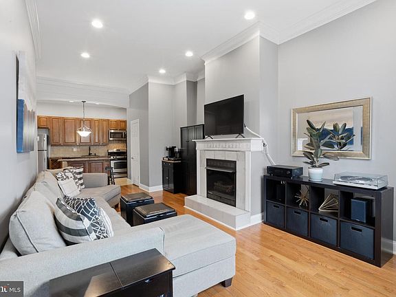 5th image of 902 S 8th St