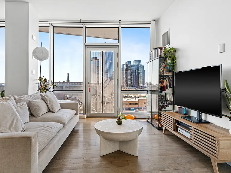 5-19 Borden Ave #6-F — Photo 4