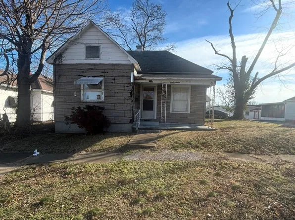 404 S Thomas St, Christopher, IL 62822