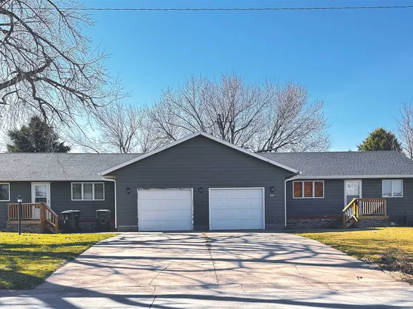 887 & 889 W Campbell St, Minden, NE 68959