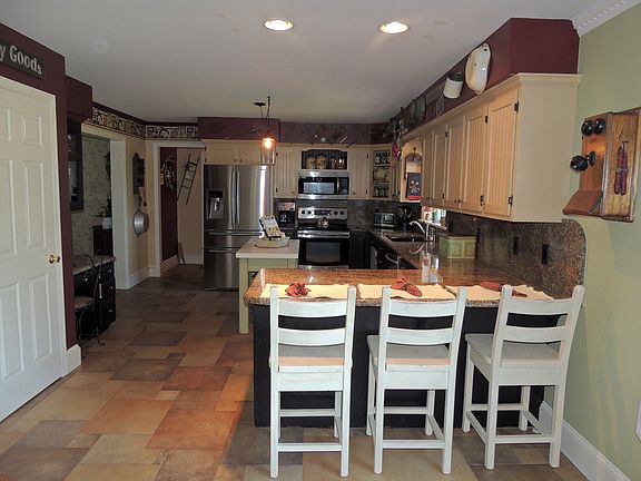 Kitchen with Eat In Bar