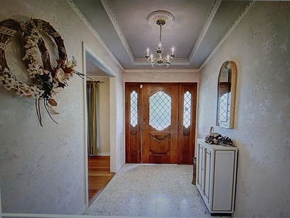 3rd image of 1910 W Shore Dr