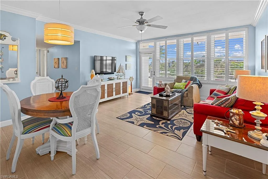 240 Seaview Court - 413 - 413 — Photo 1