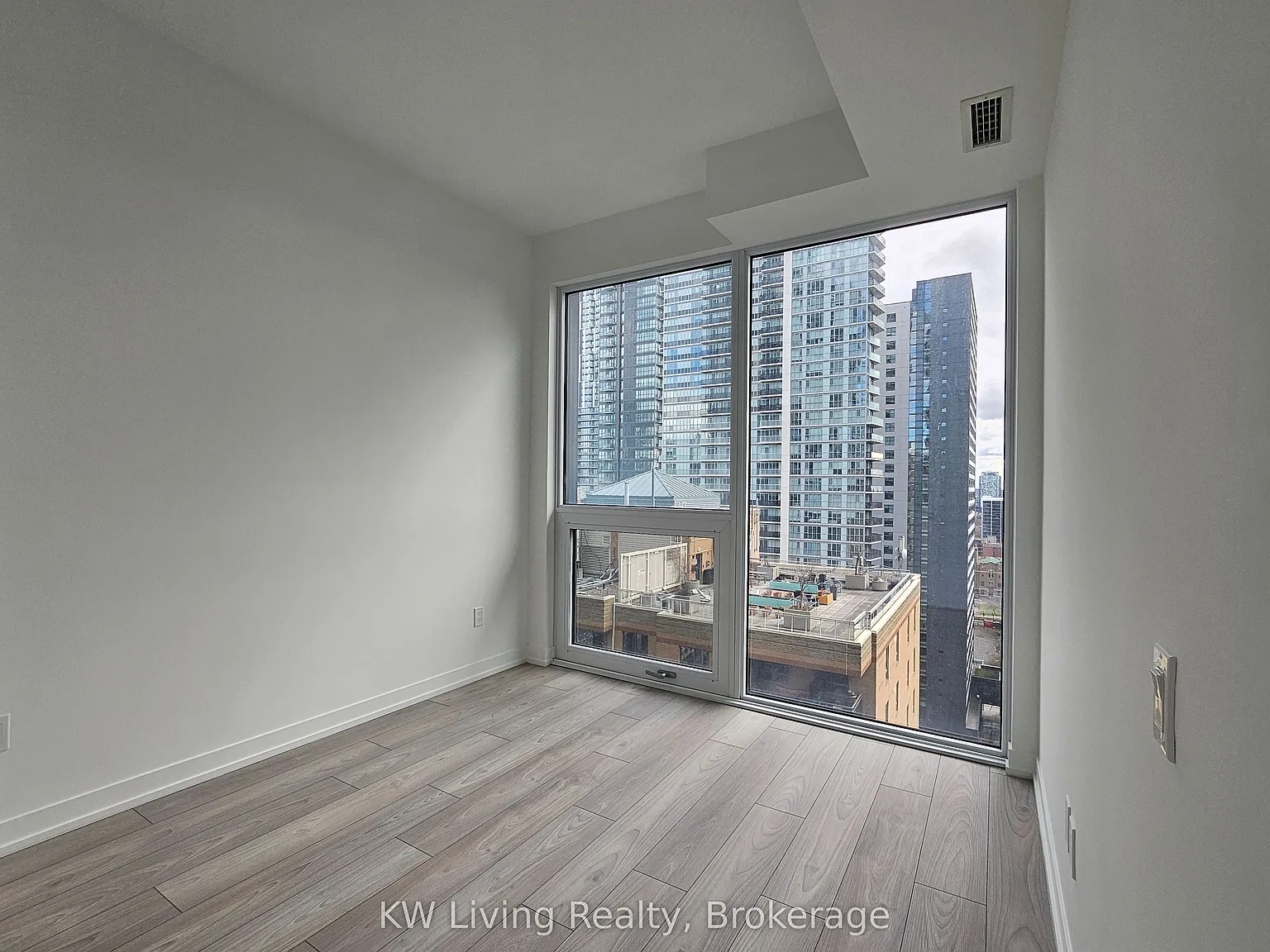 199 Church Condos — Photo 4