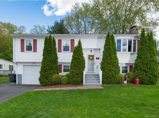 5 Woodridge Rd, West Haven, CT 06516