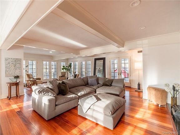 5th image of 244 Mount Airy Rd W