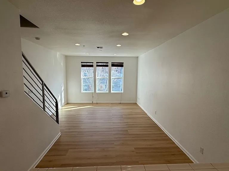 1419 Nevin Plz — Photo 2