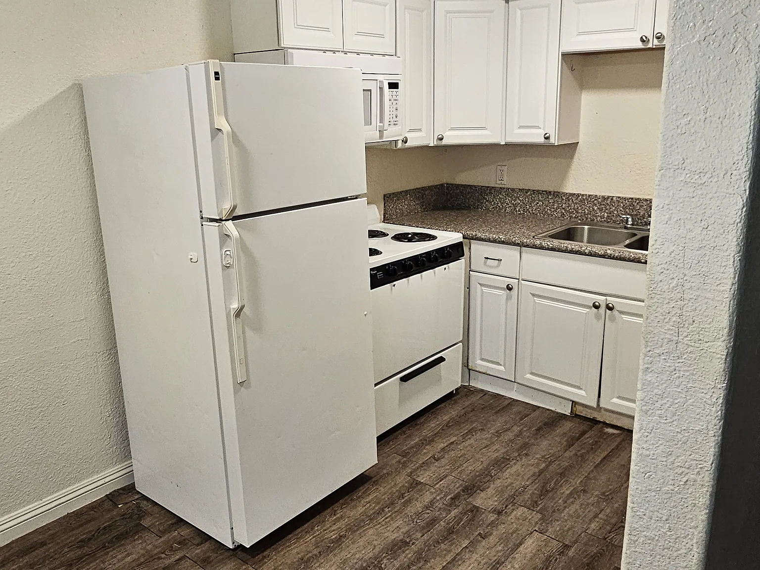 2 Bedroom 1 Bath — Photo 1