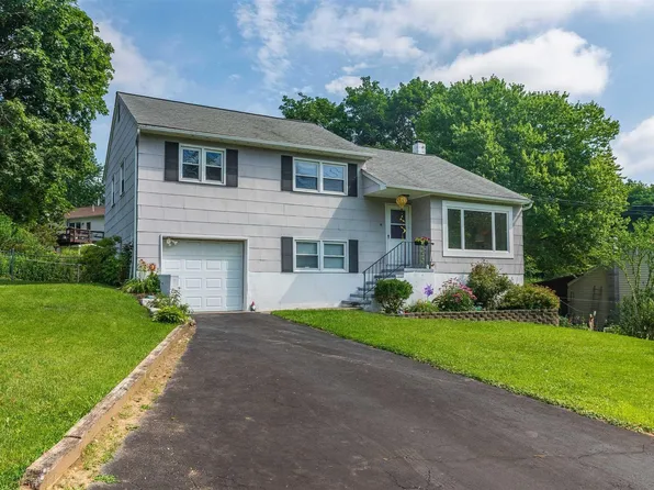 17 VAN DUZER Drive, Poughkeepsie, NY 12603