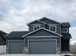 5896 Overlook Way, Mills, WY 82604