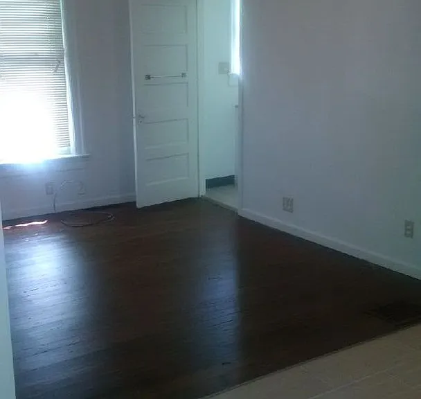 611 E University St — Photo 11