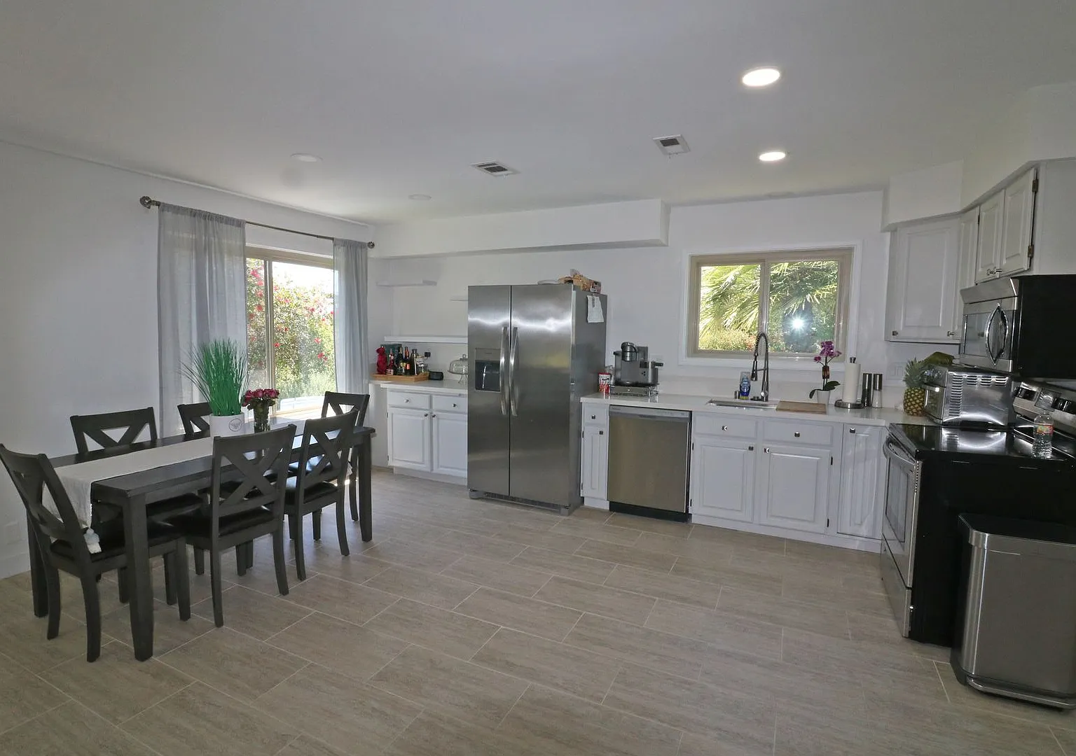 2/2 condo in Oceanside! 55+ community! Fully remodeled! Stainless appliances, open floor plan, pr... — Photo 4