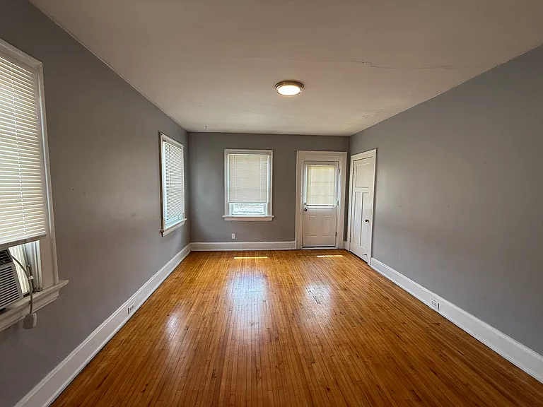 2748 Harris Ave #4 — Photo 3