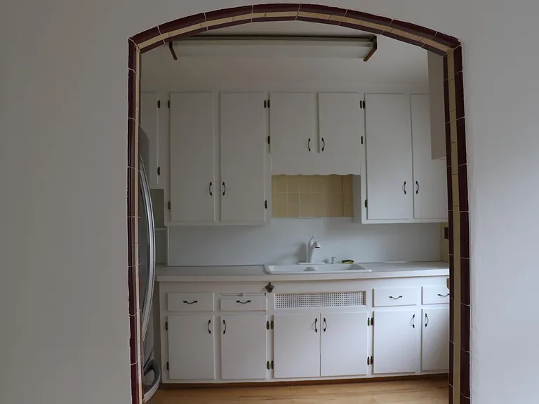 221 Green Ave #2 — Photo 6