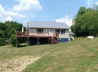 3225 Bay Rd SE, Carrollton, OH 44615