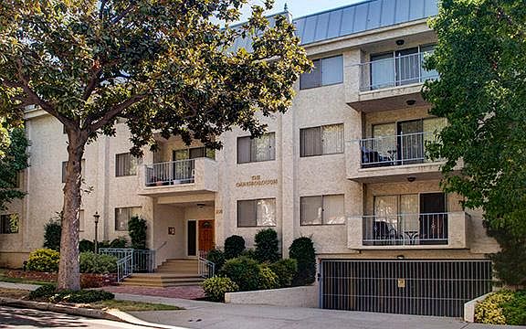 2nd image of 350 S Oakland Ave Unit 105