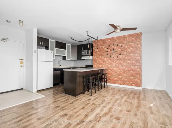 114 Vaughan Rd #407, Toronto, ON M6C 2M1