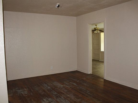 2nd image of 2 W Lutcher Ave