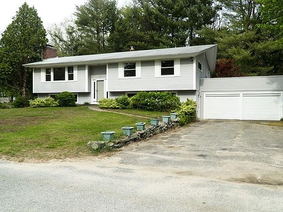 3rd image of 20 Apple Hill Dr