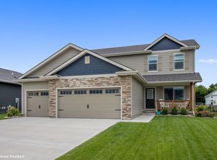 9129 Cody Dr, West Des Moines, IA 50266