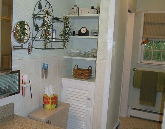 Dual Entry Main Bath