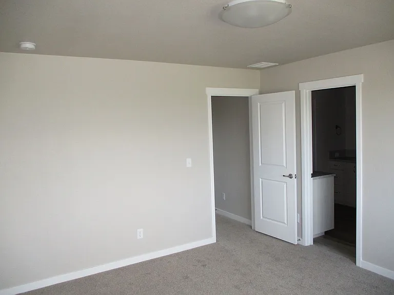 513 Hillsview Dr — Photo 11