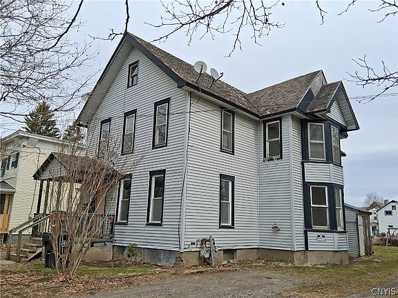 3rd image of 55 Hubbard St