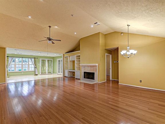 4th image of 9214 Walnut Glen Dr