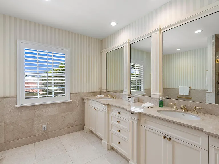 1554 N Ocean Way — Photo 14
