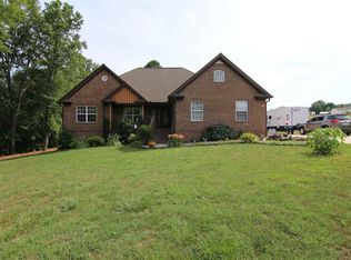 122 Roundstone Dr, Inman, SC 29349