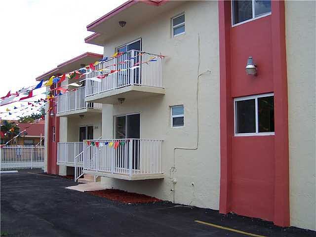 1st image of 204 NW 10th Ave APT 6