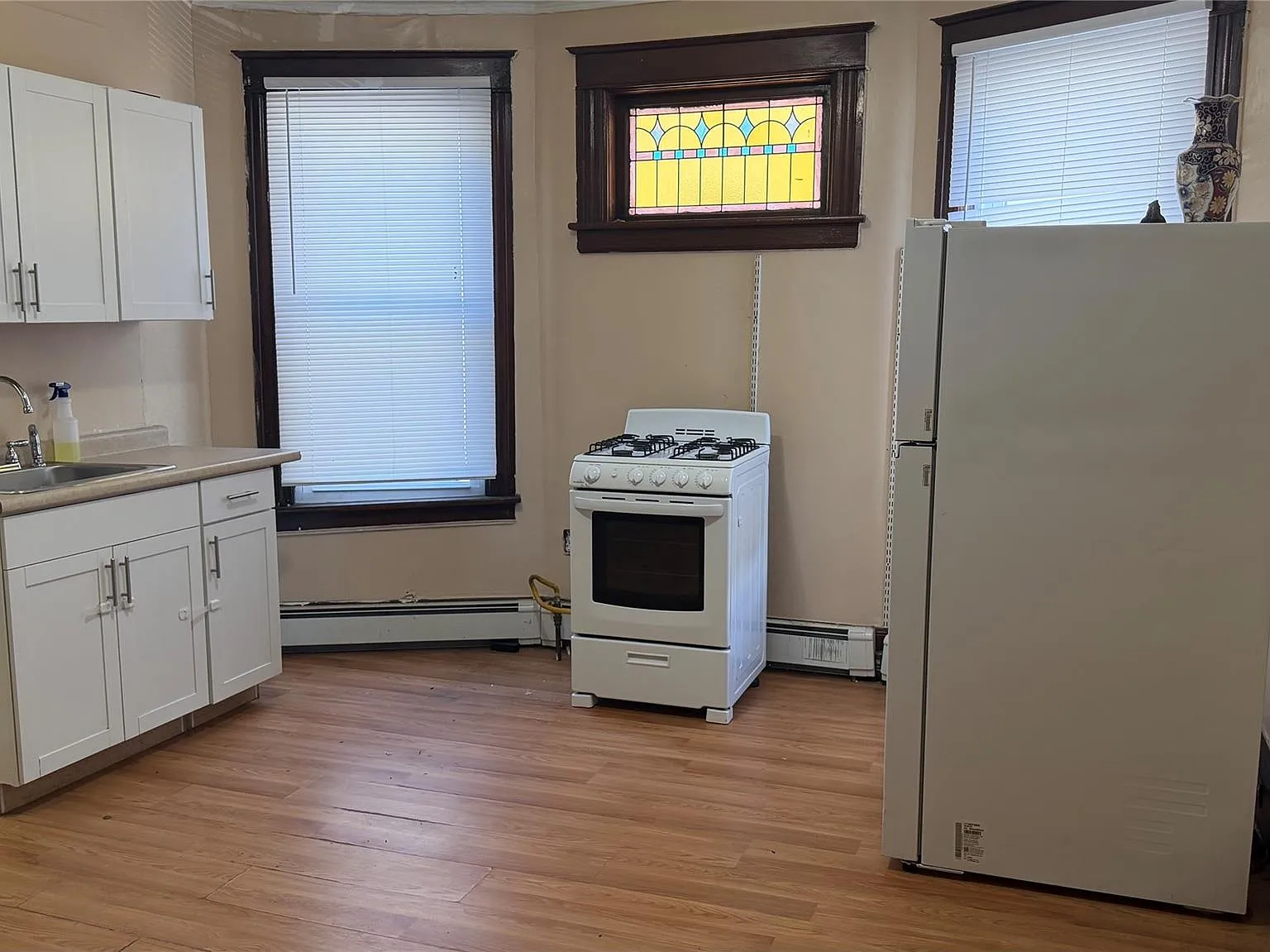 2 bed, 1.0 bath, 1200 sqft, $1,900 — Photo 4