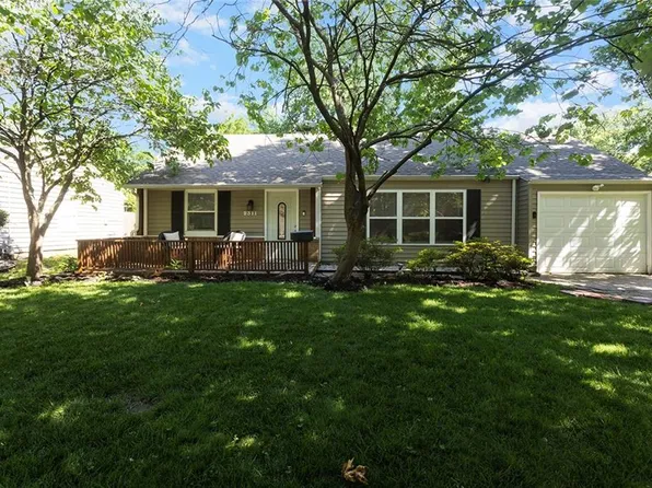 2311 W 76th St, Prairie Village, KS 66208