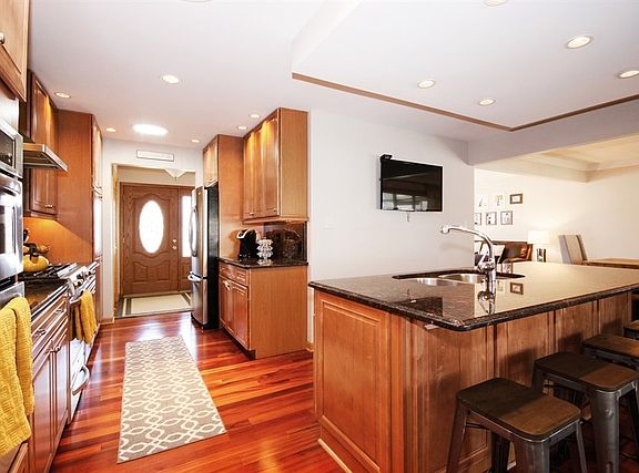 5th image of 7950 Palm Ct