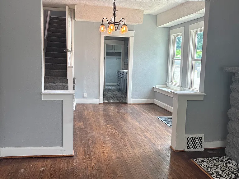 3823 Highland Ave — Photo 3