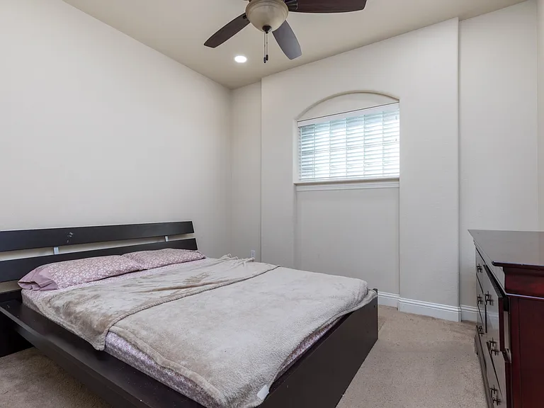 2555 Hannah Cir — Photo 28
