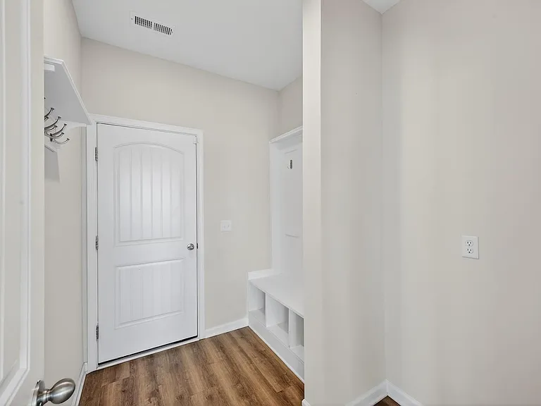 255 Mansell — Photo 15