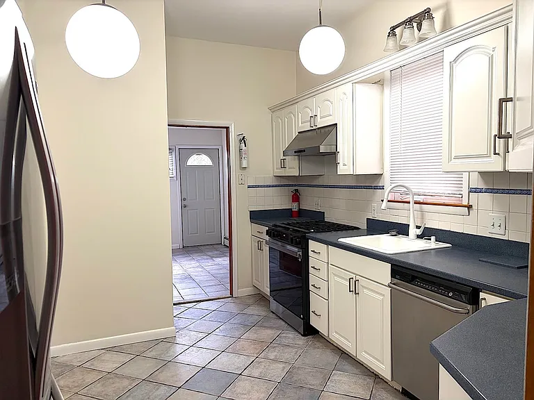 284 Magnolia Ave #1 — Photo 4
