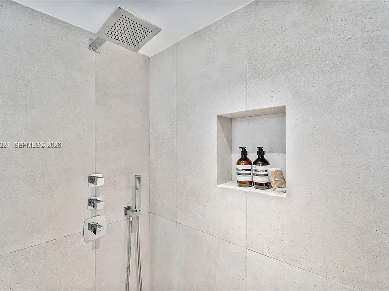 2301 Collins Ave #902 — Photo 15