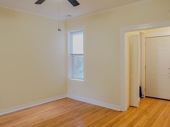 4th image of 1-5542 W Gladys Ave Unit 1