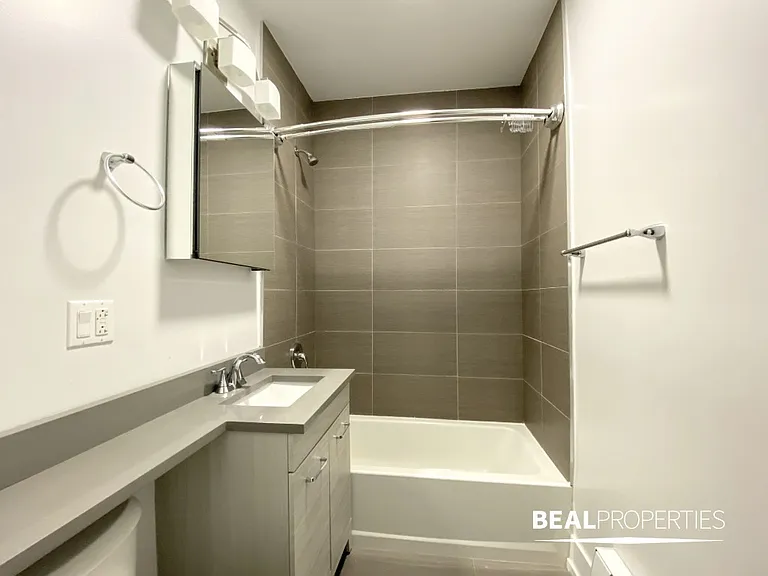 545 Chestnut St #301 — Photo 11