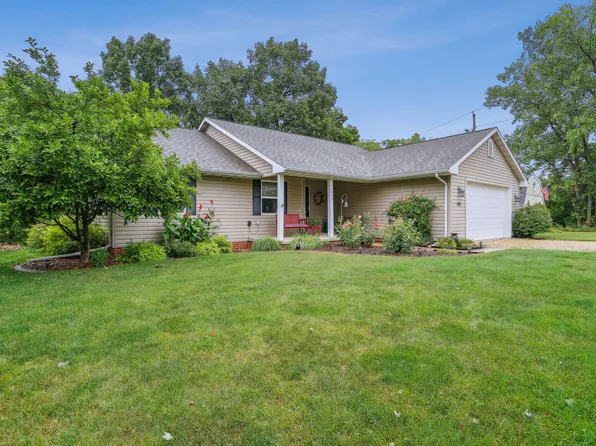 1818 Walden Dr, Monticello, IL 61856